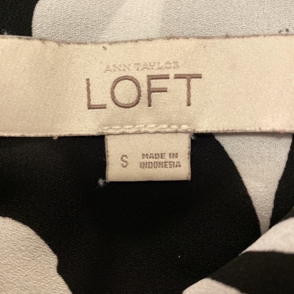 Loft Blouse | Size S | Long Sleeve Button Down w/ Leaf Print - Picture 5 of 6